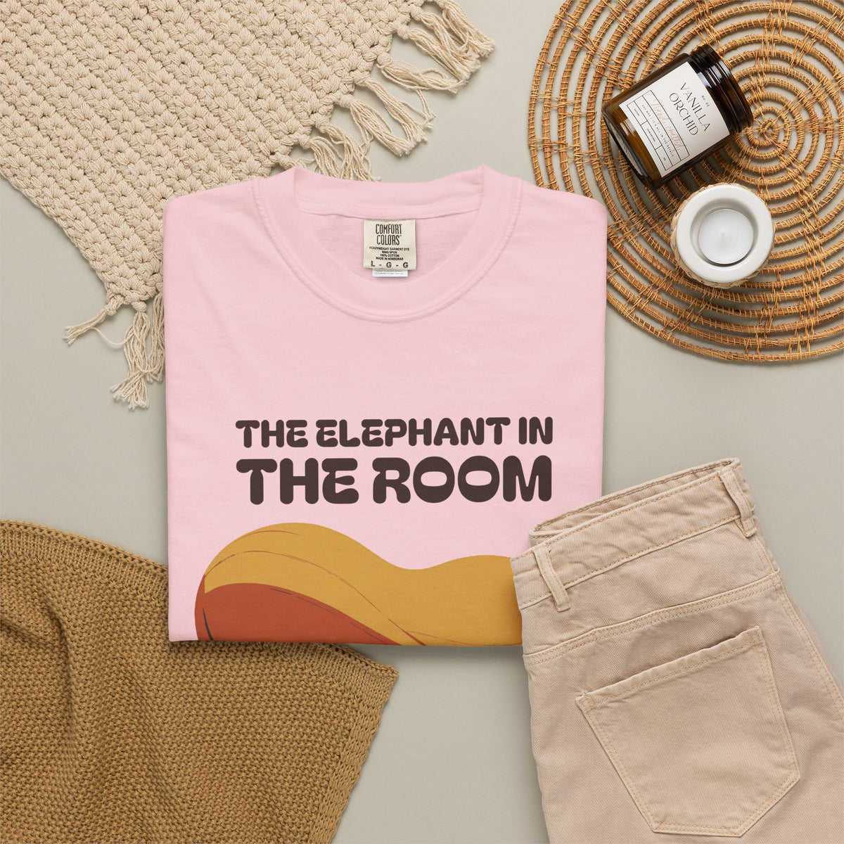 Animal Pun Fan Shirt - The Elephant in the Room Would Like a Snack Tee
