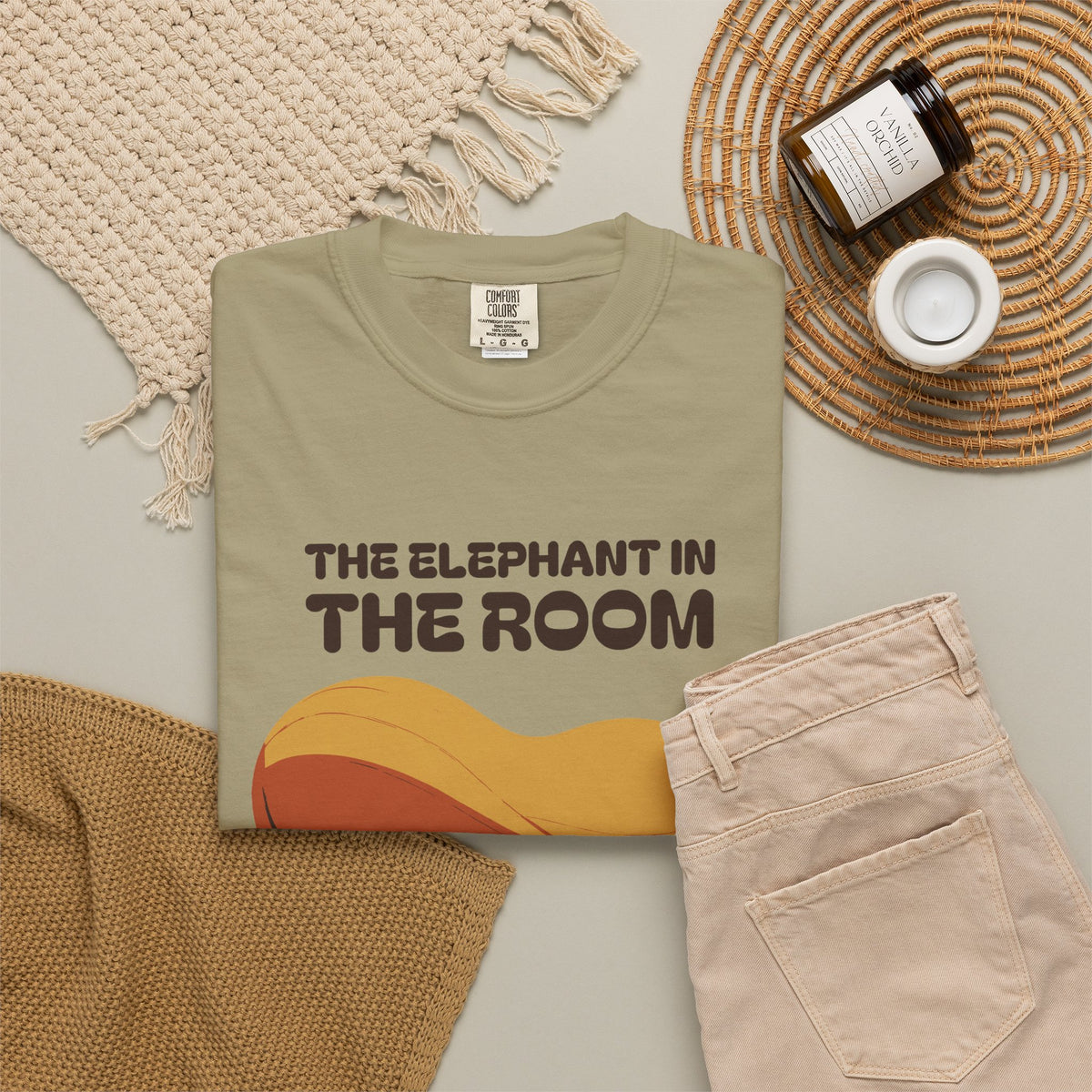 Animal Pun Fan Shirt - The Elephant in the Room Would Like a Snack Tee