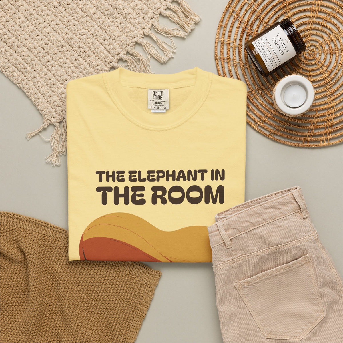 Animal Pun Fan Shirt - The Elephant in the Room Would Like a Snack Tee